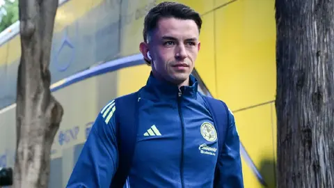 ¡Se pone la del Tri! Fidalgo recibe el jersey de la Selección Mexicana