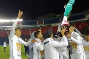 Afición de Cruz Azul se burla de la eliminación de Pumas en play-In