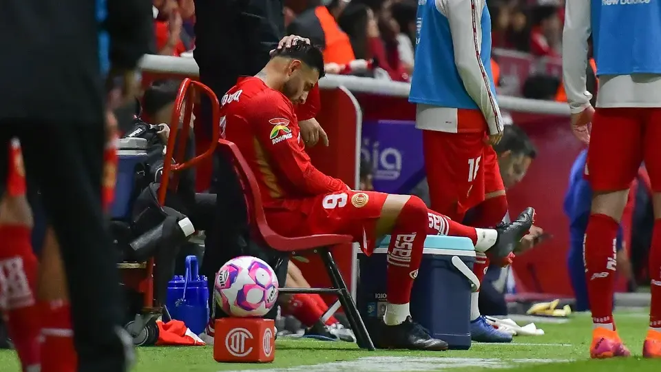Oficial: Alexis Vega estará fuera cerca de un mes por lesión muscular, informa el Club Toluca