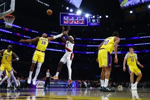 Mark Walter finaliza la compra de la mayoría de acciones de los Lakers