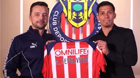 ‘No seas como Chicharito’: Ángel Sepúlveda recibió contundente mensaje en su llegada a Guadalajara