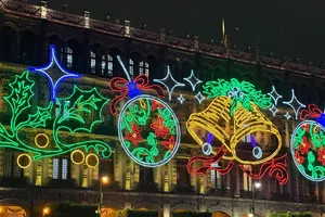 Clara Brugada enciende la Navidad 2025 en el Zócalo de la CDMX