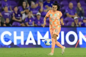 ¡Entre grandes se reconocen! Marta felicitó a Lizbeth Ovalle por ganar el Premio Marta