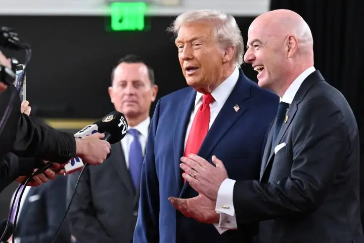 Donald Trump y Gianni Infantino hablan con periodistas en la alfombra roja de la Copa Mundial de Fútbol de la FIFA 2026. / Grosby Group