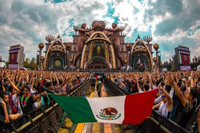 Miles de fans de la música electrónica se reunirán bajo el cielo eléctrico en EDC México 2026./ FB:@ElectricDaisyCarnivalMexico