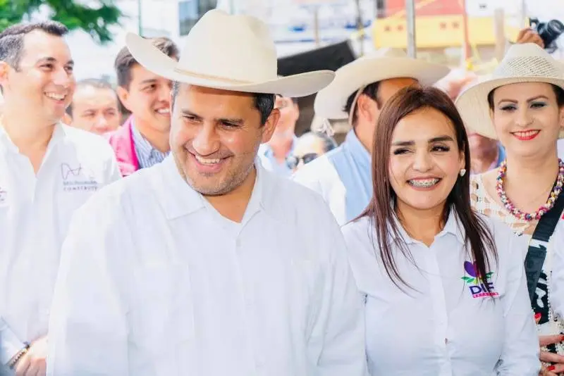 Carlos Manzo, alcalde asesinado en Uruapan, impulsó el Movimiento Independiente del Sombrero antes de su muerte. / FB: Grecia Quiroz
