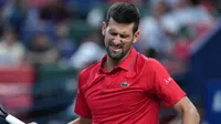 Djokovic se da de baja del Masters de París tras abandonar torneo de exhibición por lesión