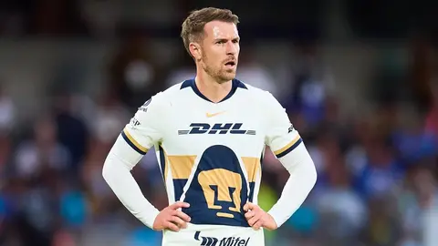 Aaron Ramsey reaparece en entrenamiento con otro equipo tras abandonar a Pumas