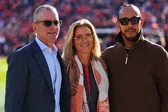 Lewis Hamilton presente en la derrota de Denver ante Jacksonville