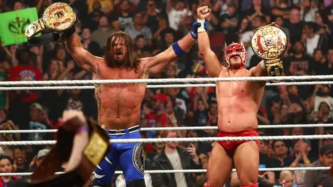 ¡Dragón Fenomenal! AJ Styles y Dragon Lee retuvieron los campeonatos mundiales en pareja en Raw