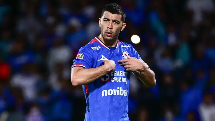 Erik Lira regresa a los entrenamientos con Cruz Azul; La Máquina espera oferta millonaria