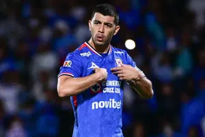 Oficial: Erik Lira renueva con Cruz Azul hasta 2029