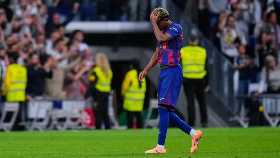 El Santiago Bernabeú se cae en insultos y silbidos para Lamine Yamal
