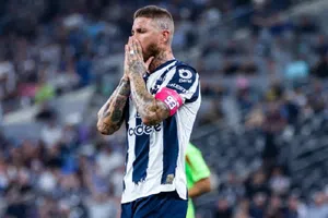 Aficionado buscó autógrafo de Sergio Ramos y casi se queda sin jersey