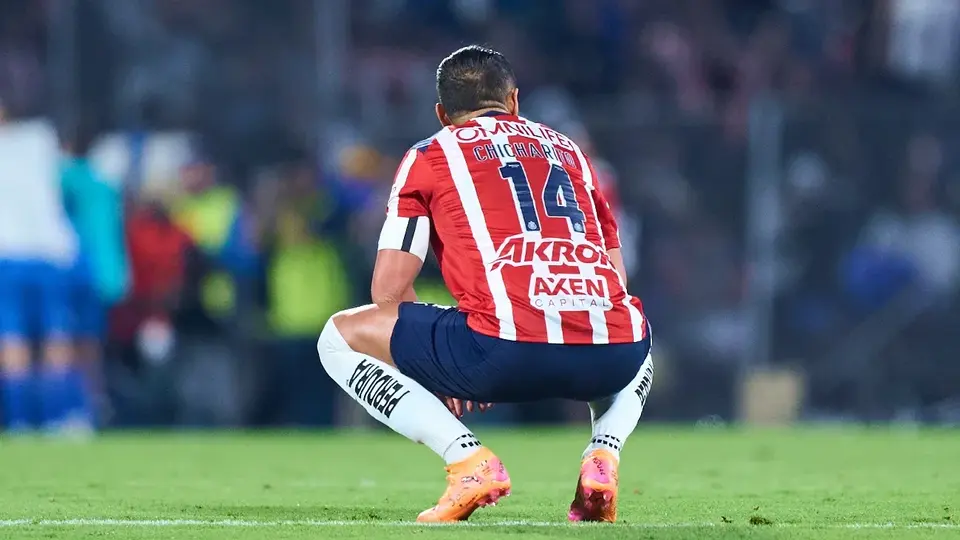 Sergio Dipp defiende a Chicharito tras su penal fallado y descarta que afecte su trayectoria