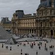 Filtran video de cómo escaparon los ladrones del Museo del Louvre