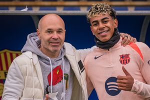 ¡Nostalgia! Andrés Iniesta sorprende y visita entrenamiento del Barcelona