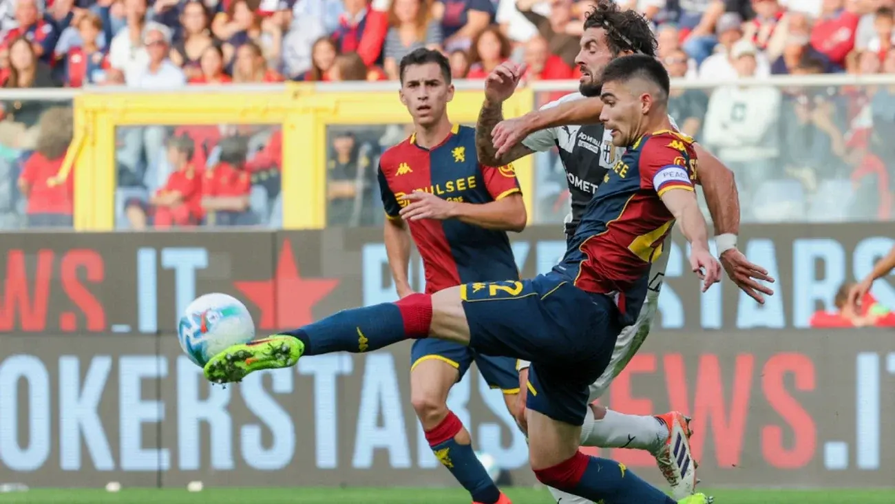 Johan Vásquez con el Genoa | AP