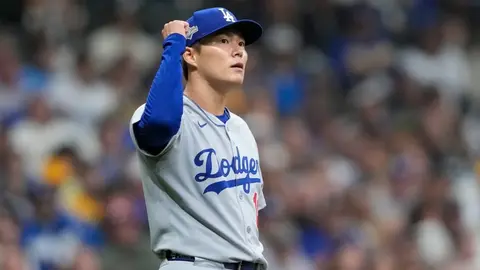 Yamamoto lanza joya histórica y pone a Dodgers 2-0 sobre Milwaukee