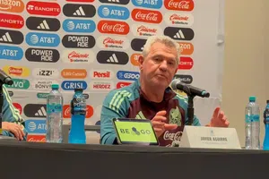 Javier Aguirre reconoce que la posición de portero lo tiene con dudas