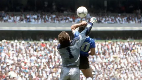 Gary Lineker sobre 'La Mano de Dios': "No tengo problema con Diego, pero sí con los oficiales"