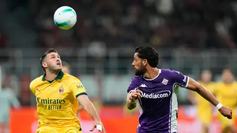 "Me recuerda a Crespo": Leyenda de AC Milan compara a Santiago Giménez con el argentino