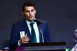 Iker Casillas demuestra amor por México en su investidura al Salón de la Fama del Futbol Internacional