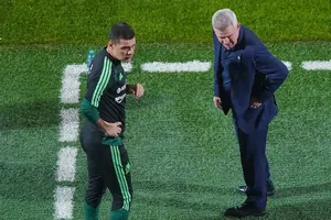 Javier Aguirre reacciona a los abucheos tras el empate ante Uruguay