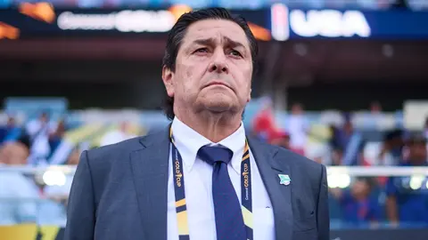 Luis Fernando Tena descarta renunciar y desea seguir como DT de Guatemala