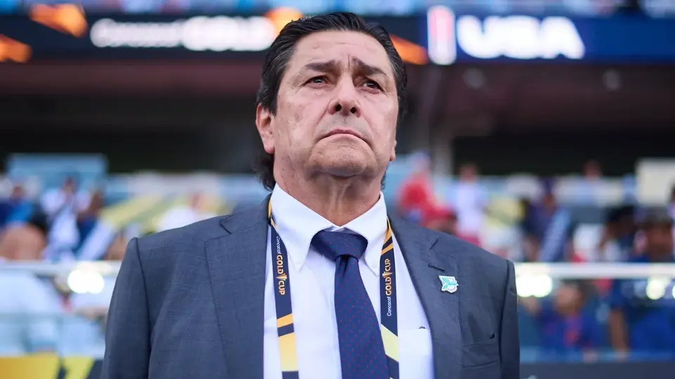 Luis Fernando Tena descarta renunciar y desea seguir como DT de Guatemala