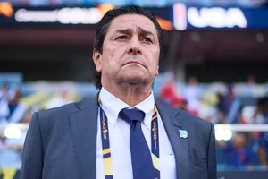 Luis Fernando Tena descarta renunciar y desea seguir como DT de Guatemala