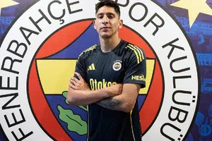 Edson Álvarez recibe curioso apodo por problema de traducción en Turquía