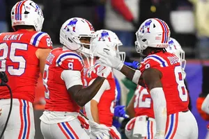 ¿El mejor equipo de la NFL? Patriots aplastan a los Giants y llegan a 11 victorias