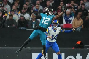 Travis Hunter de los Jaguars se somete a cirugía de rodilla; volverá la próxima temporada