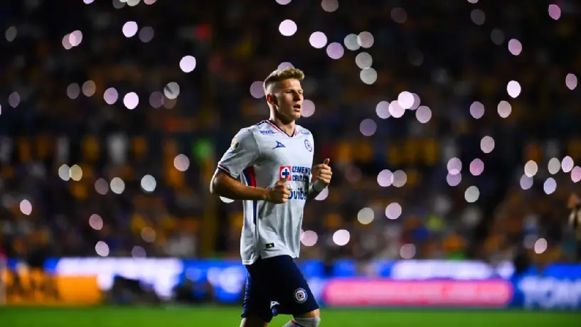 ¡No está transferible! Cruz Azul y el caso de Mateusz Bogusz