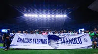 ¡Hasta el cielo, Manolo! Homenaje en el Puebla vs Cruz Azul a Lapuente
