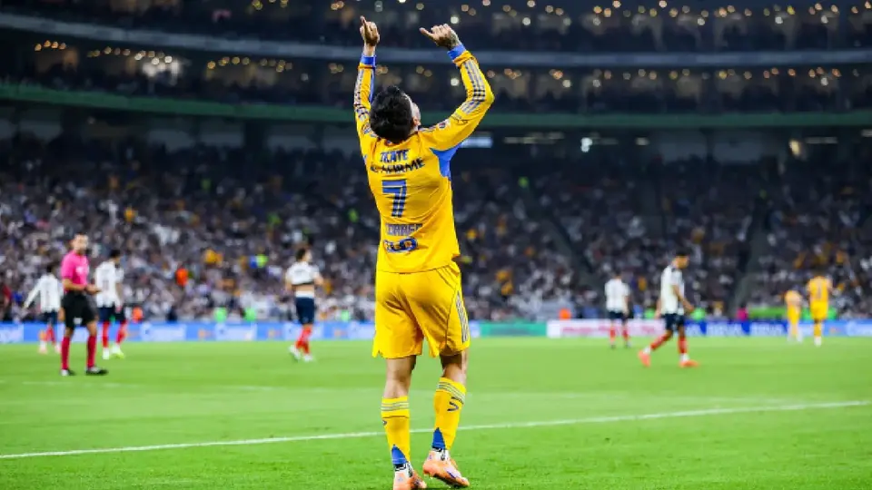 Ángel Correa rescata empate en tenso Clásico Regio