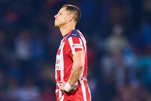 Luis García defiende a Chicharito Hernández: "Nadie falla un penal si no lo tira"