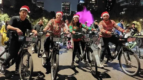 Último Paseo Nocturno del año: lánzate a rodar por CDMX con espíritu navideño