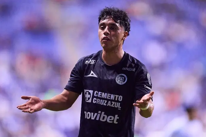 Cruz Azul actualiza el estado de Amaury Morales tras la cirugía por rotura de ligamento