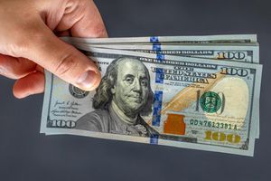 ¿Cambiarás dólares? El peso avanza este viernes 24 de octubre