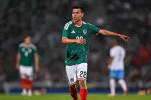 Chucky Lozano, sin problemas con la afición en Torreón, concedió autógrafos a seguidores