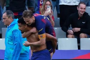 Barcelona derrota con drama a Girona gracias a un gol de último minuto de Ronald Araújo