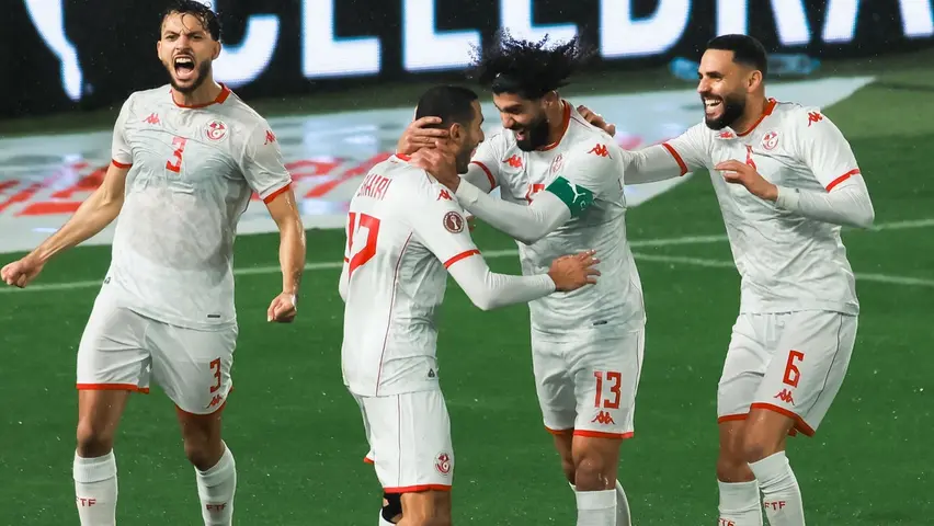 Jugadores de Túnez celebran gol ante Uganda | X: @CAF_Online