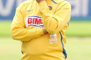 Exentrenador del América ofrece disculpas por comentarios polémicos
