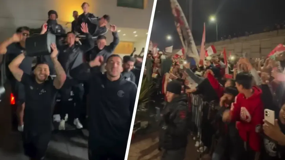 Jugadores de Toluca se suben a una patrulla para cantar 'La Cumbia de los Trapos' con la afición