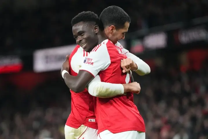Merino y Bukayo Saka guiaron la victoria de Arsenal | AP