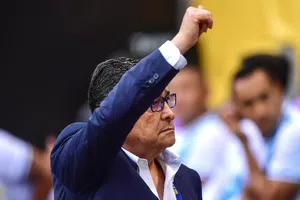 ¡Flaco para rato! Guatemala ratifica a Luis Fernando Tena como entrenador del combinado nacional