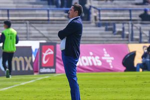 Tuca Ferretti critica actitud de Efraín Juárez ante la Rebel: "Innecesario, tú te enfilas al vestidor"