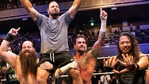 ¿Gambusino? CM Punk visita el Levi 's Stadium y lanza mensaje a George Kittle